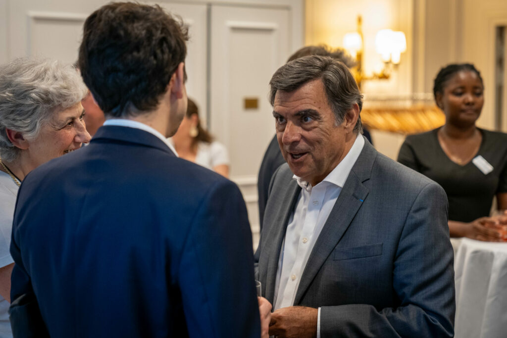 Rencontre des anciens, échanges et opportunités professionnelles.
