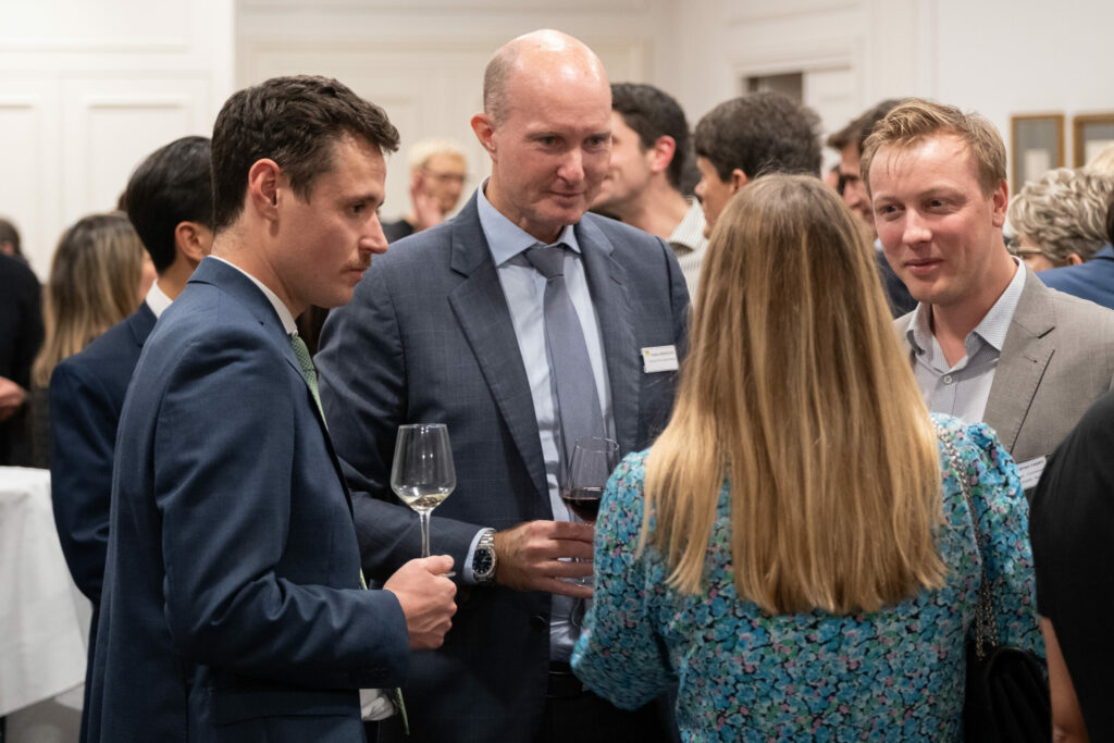 Rencontre des anciens élèves de l’ICS Bégué, placée sous le signe des échanges professionnels et du partage d’opportunités.